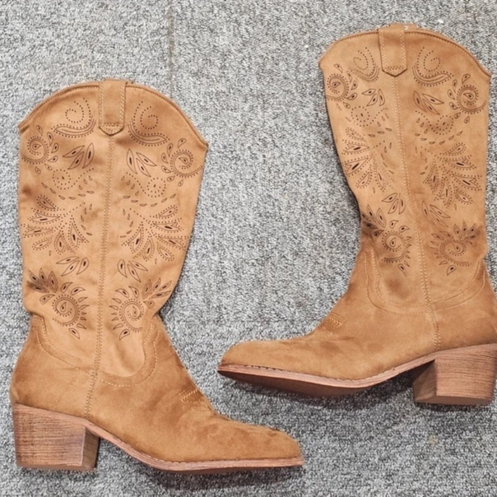 Boots Tan Embroidered Heeled Boots